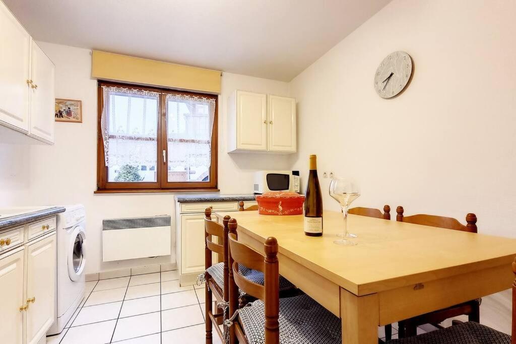 Chez Romane - appartement avec parking Riquewihr Extérieur photo